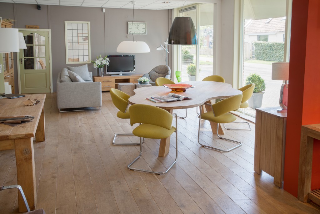 Showroom beneden