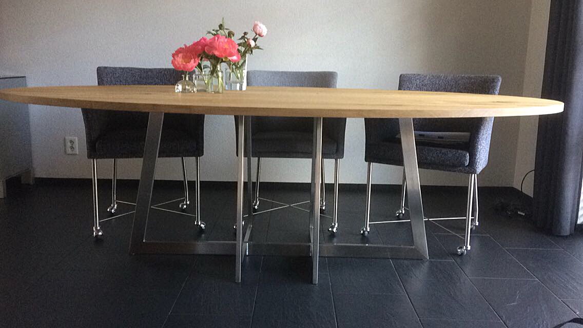 Moderne RVS ovale tafel